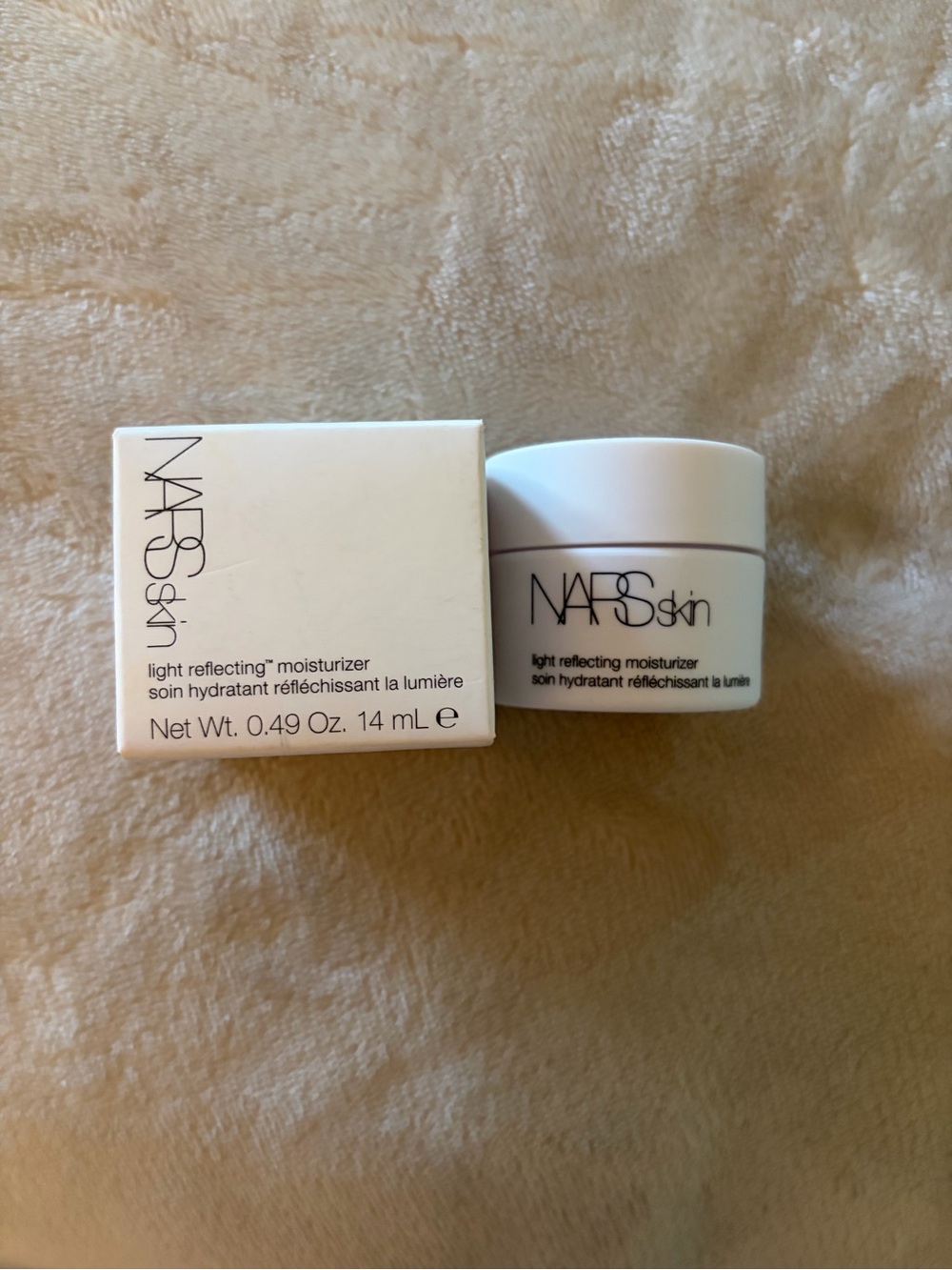 NARS SKIN Light Reflecting
Moisturizer - Deluxe Mini (0.49 oz/14 ml)